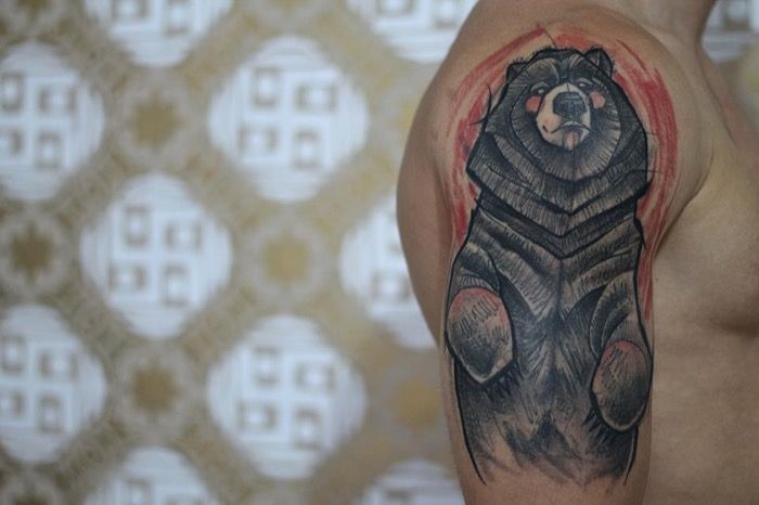 Super tatuaje de un oso