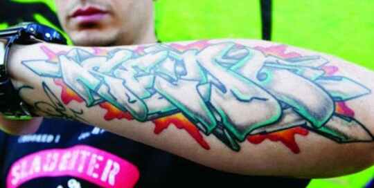 65 tatuajes de graffitis inspirados en el arte callejero 1
