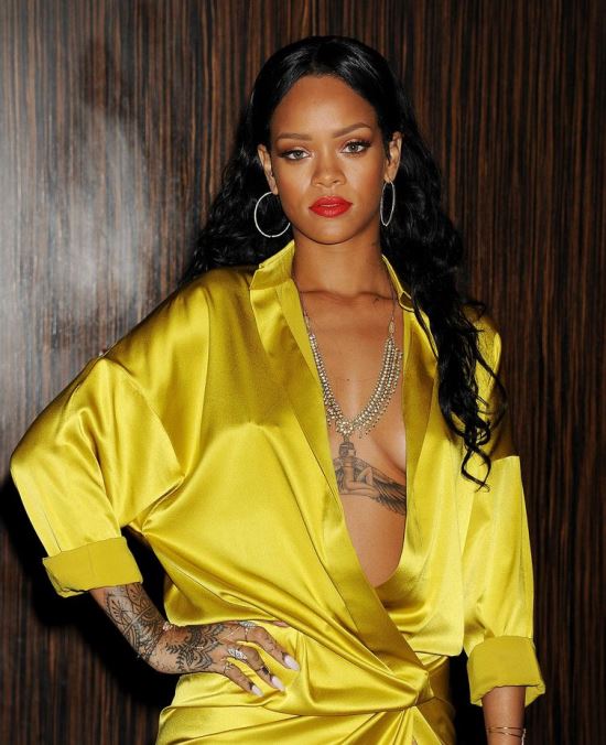 Famosos con tatuajes, aqui la diva Rihanna