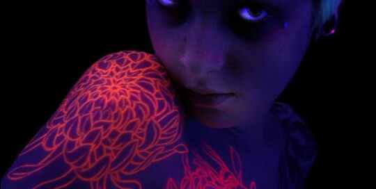 Tatuajes fluorescentes: tinta ultravioleta para no pasar desapercibido. 2