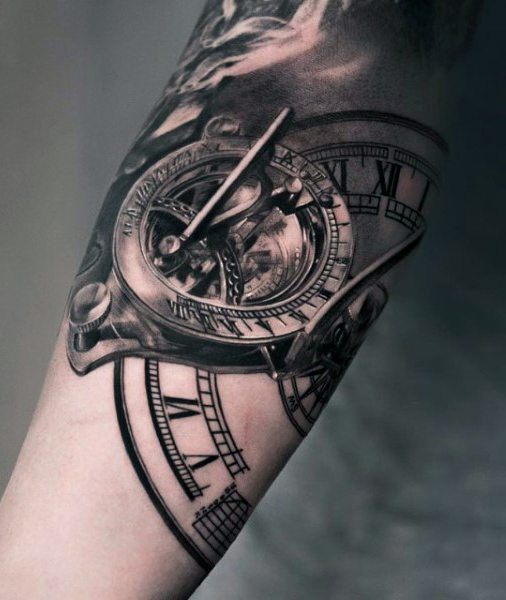 Tatuaje de reloj: marca la hora en tu piel 3