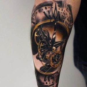 Tatuaje de reloj: marca la hora en tu piel 4