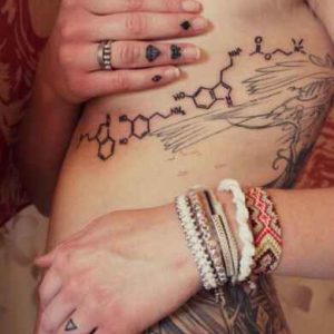 20 tatuajes de moleculas sexys y para cerebritos 16